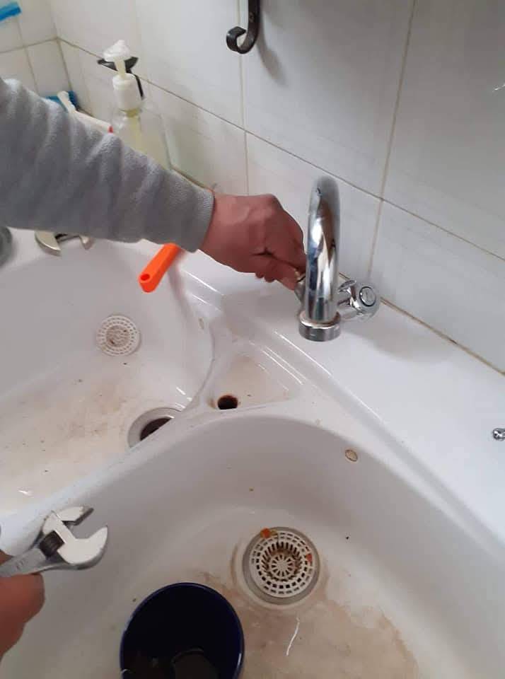 Kitchen Sink Maintenance